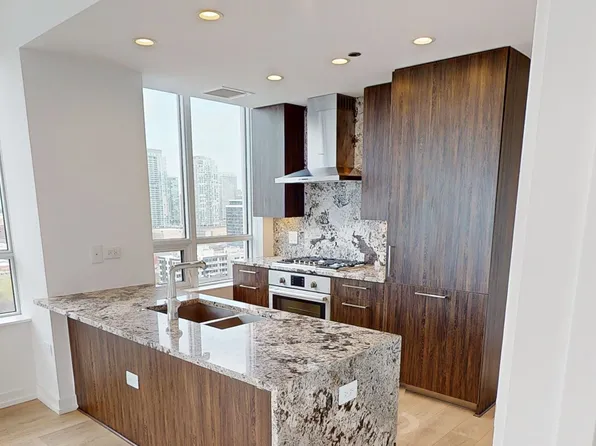 447 W Chicago Ave #1804, Chicago, IL 60654
