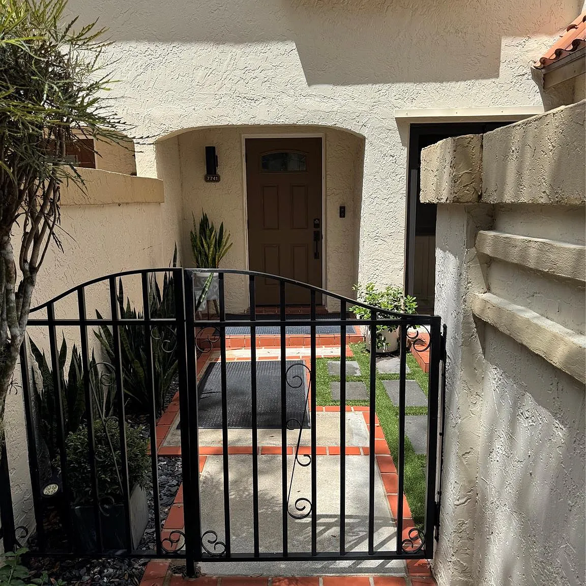 2 bed, 2.0 bath, 1300 sqft, $3,200 — Photo 1