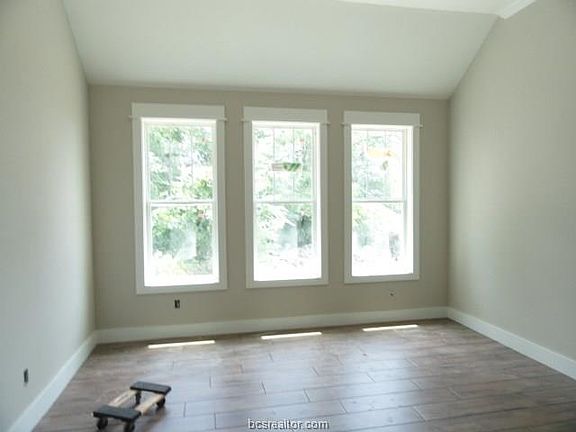 4th image of 2716 Portland Ave