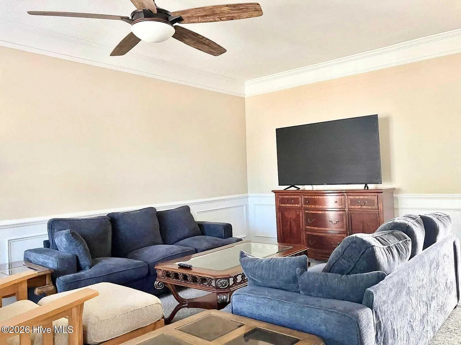 4 bed, 2.5 bath, 1942 sqft, $2,125 — Photo 4