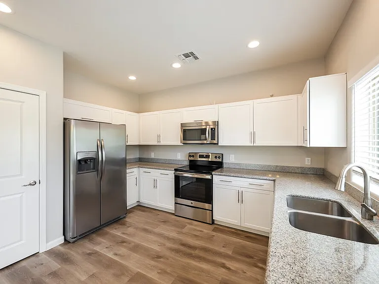 1807 W Minton St — Photo 9