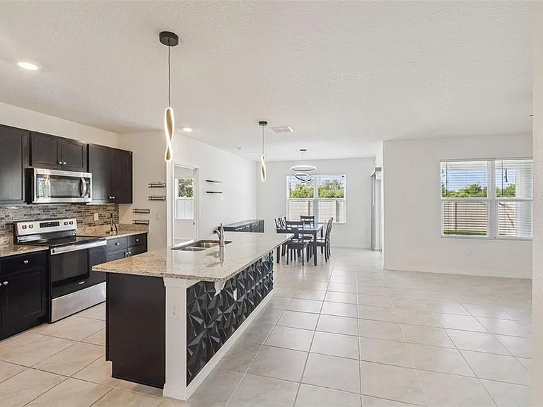 544 Park Place Blvd — Photo 6