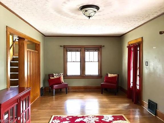 3rd image of 85 Carlton Dr