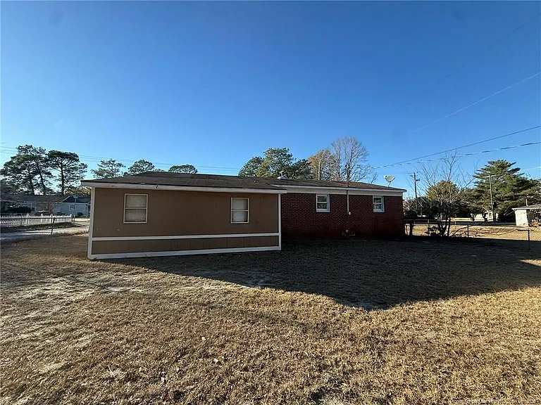 2223 Carbine St — Photo 11