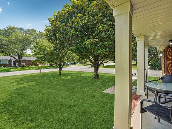 2nd image of 303 Davis Park Dr