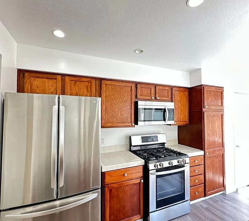 5455 Sylmar Ave #402