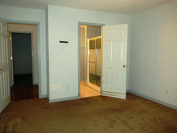 5th image of 329 Carriage Dr