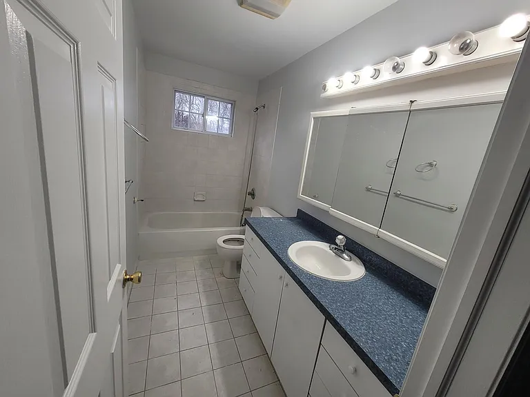 6 Merrick Rd — Photo 32
