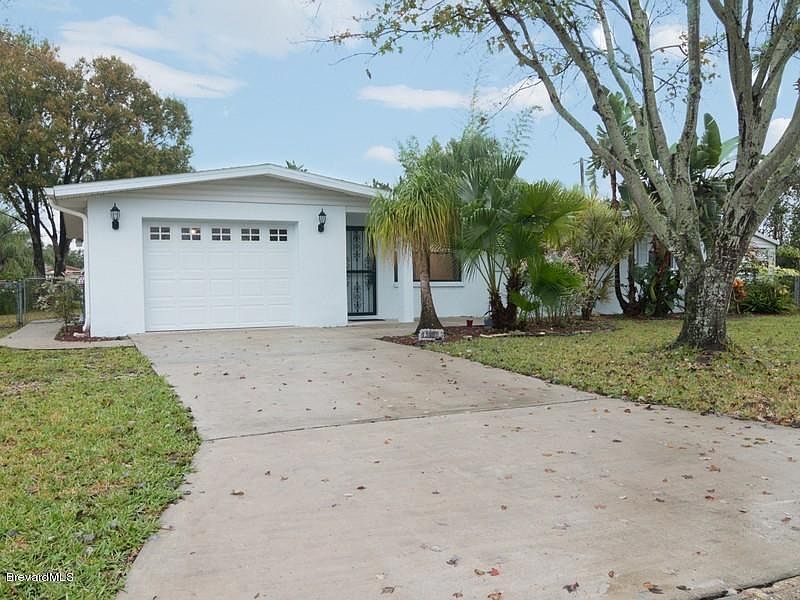 1st image of 1360 Pinewood Dr