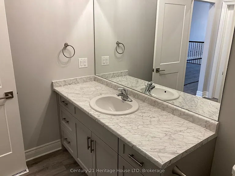 8427 E Willoughby Dr — Photo 2