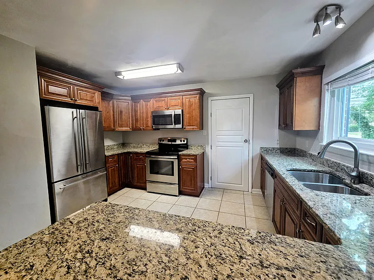 312 Appian Ave — Photo 5