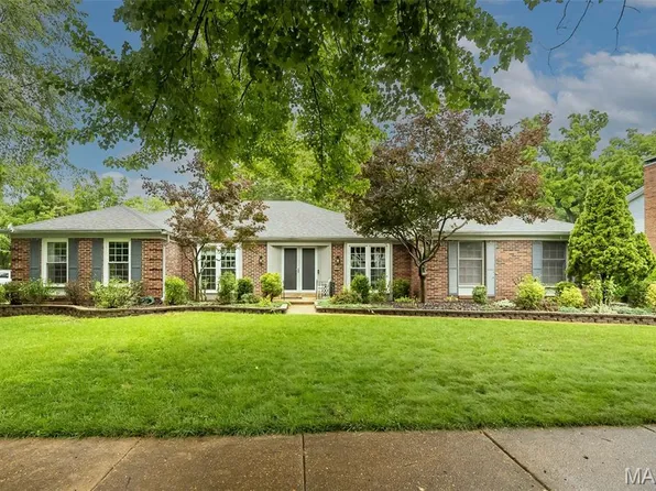 233 Portico Dr, Chesterfield, MO 63017
