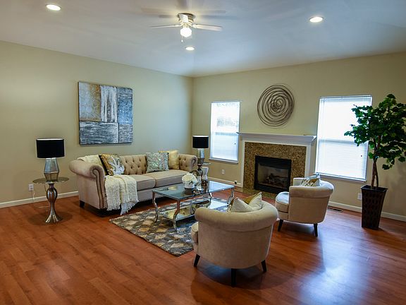4th image of 785 Carole Ct