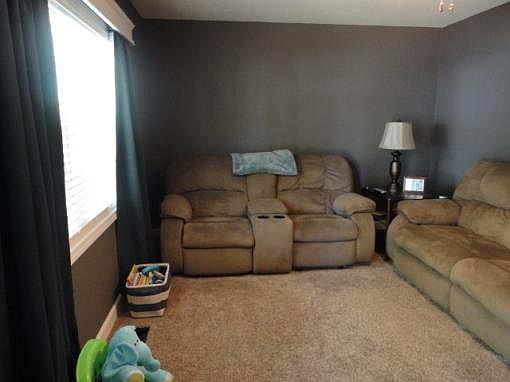 4th image of 221 S Forester Dr