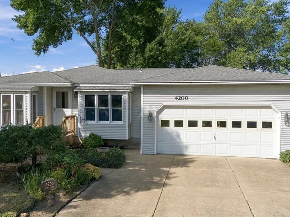 4200 Robin Ln, Hamburg, NY 14075