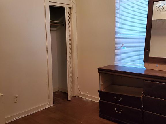 3rd image of 944 N Waller Ave #2