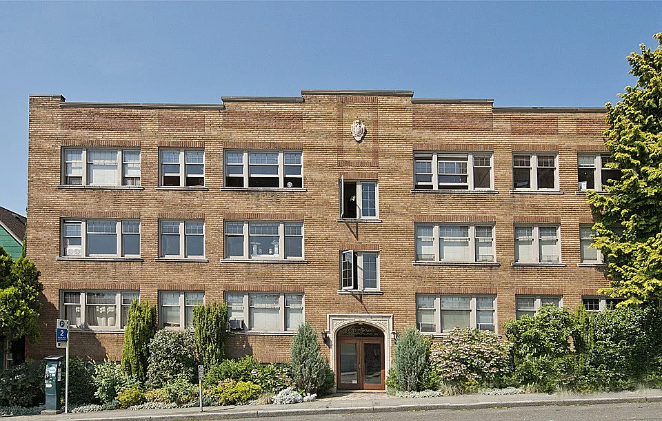 4235 Brooklyn Ave NE #301