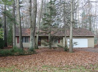 7071 Huntington Dr, Oscoda, MI 48750
