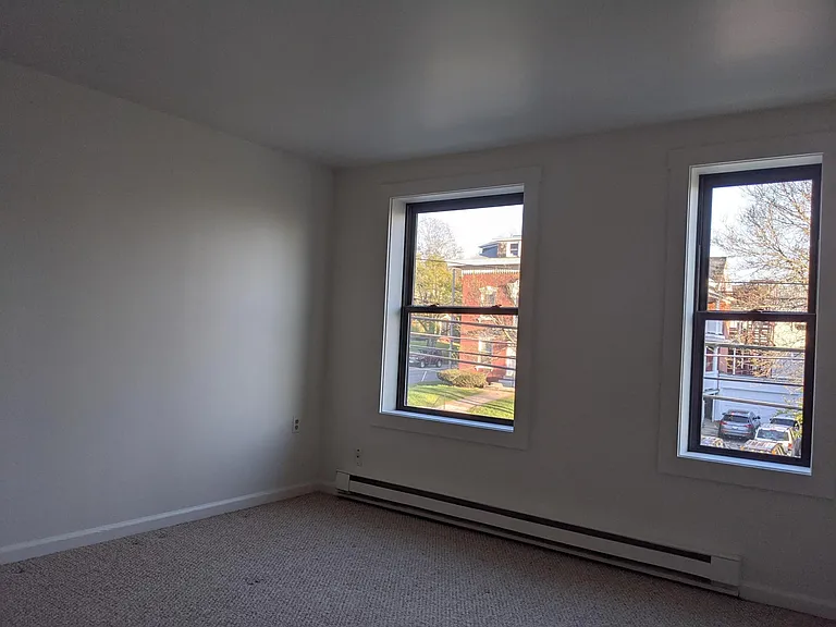 348 College St — Photo 52