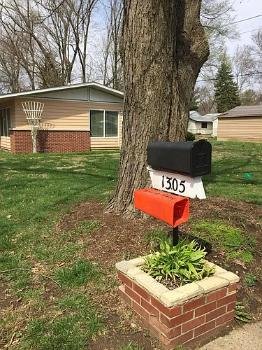 1305 Hollycrest Dr Photo 1
