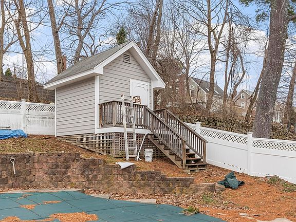 3rd image of 34 Robinhood Rd