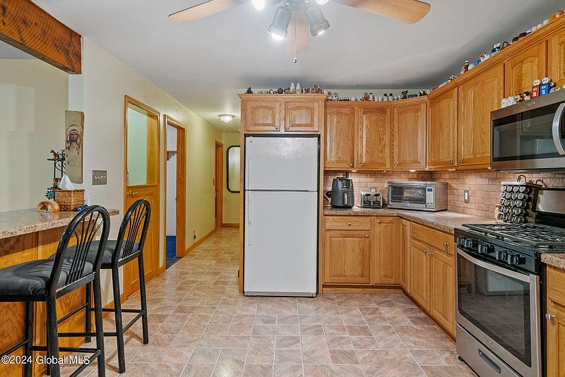 5th image of 141 Winnie Avenue