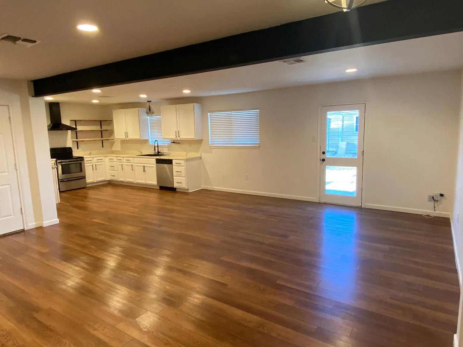 3 bed, 1442 sqft, $2,400 — Photo 2
