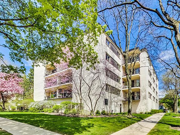 2nd image of 407 Franklin Ave #1