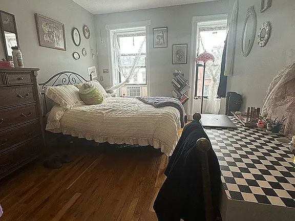 4th image of 626 Willoughby Ave APT 4