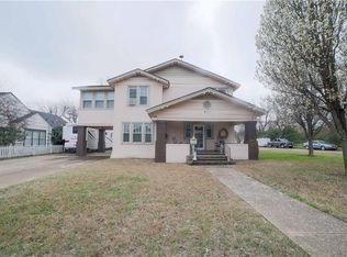907 W Lampasas St, Ennis, TX 75119