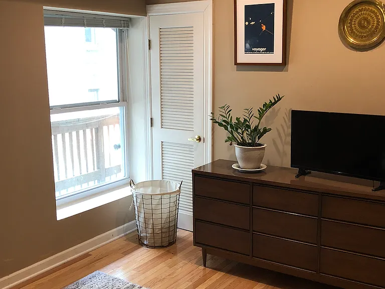 1103 W Winona St #2W — Photo 3