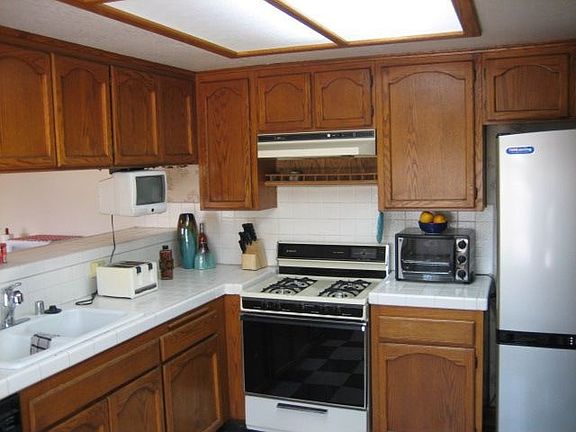 5th image of 1223 Lyman Ave