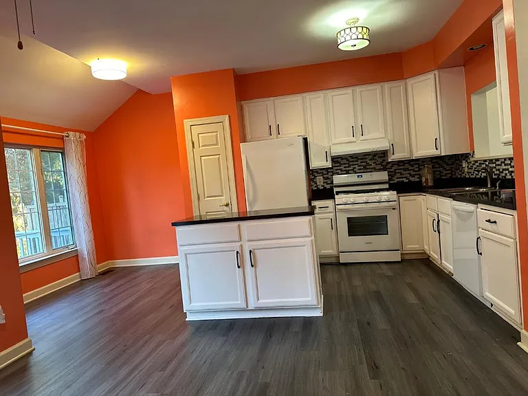 14066 Madrigal Dr — Photo 11