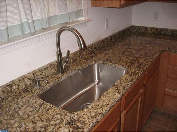 5th image of 185 Albacore Dr