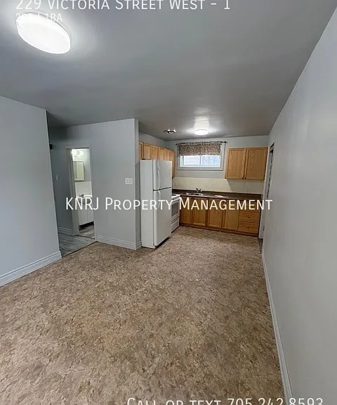 229 Victoria St W #1 — Photo 1
