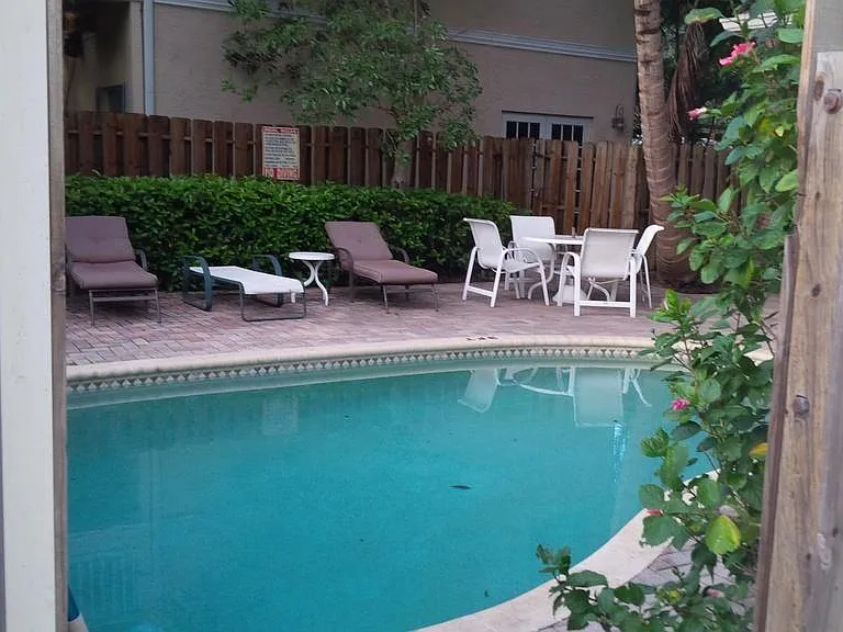 857 SW 11th Ct — Photo 6