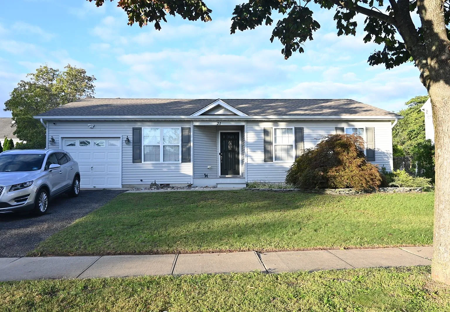 3 bed, 1200 sqft, $3,000 — Photo 2