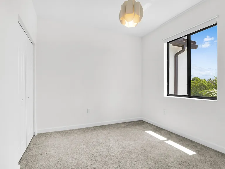 20610 NE 5th Pl — Photo 21