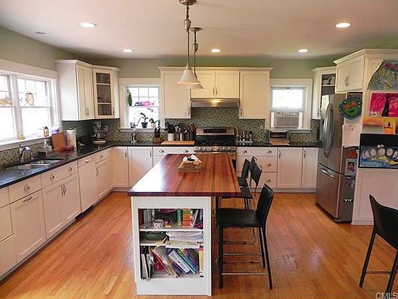 3rd image of 62 Cove Ave