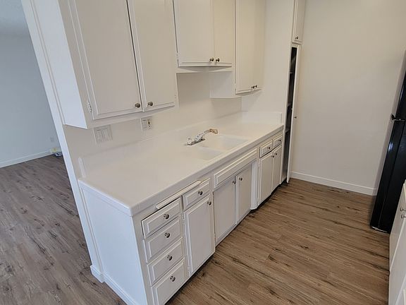 4th image of 5303 Newcastle Ave #46