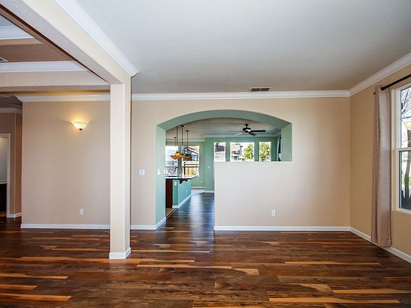 4th image of 2539 N Park Dr