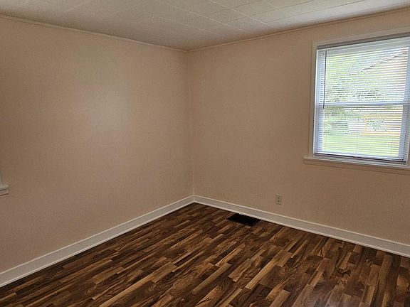 3rd image of 3743 Towle Ave