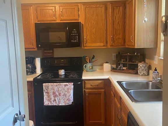 3rd image of 1034 Stratford Ct