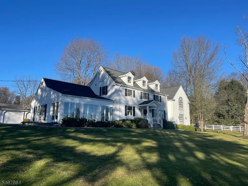 194 Washington Valley Rd photo 1