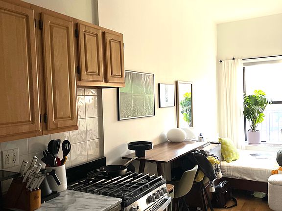 2nd image of 94 Orchard St APT 5A