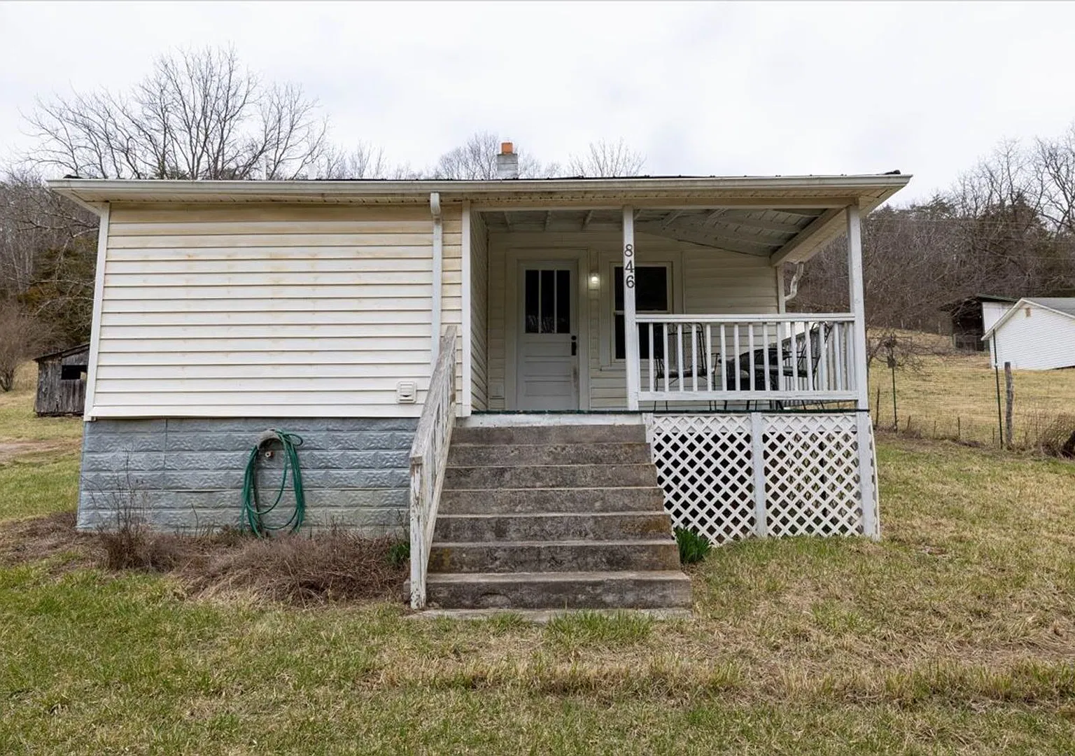 Cozy Living in a Convenient Christiansburg Location — Photo 2