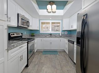 505 S Farrell Dr UNIT B9, Palm Springs, CA 92264