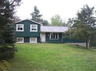 10278 Nimphie Rd, Fenton, MI 48430