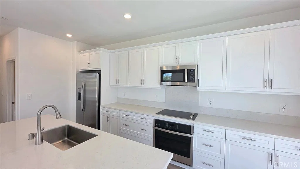 3 bed, 2.5 bath, 1742 sqft, $3,395 — Photo 4