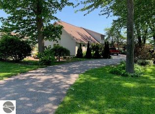 240 Schoolcrest Ave, Clare, MI 48617